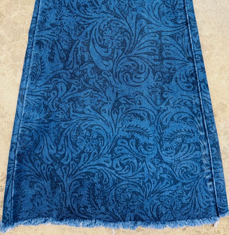 202237-450 WOMEN'S COWGIRL HARDWARE MEDIUM WASH TOOLED PRINT JEAN