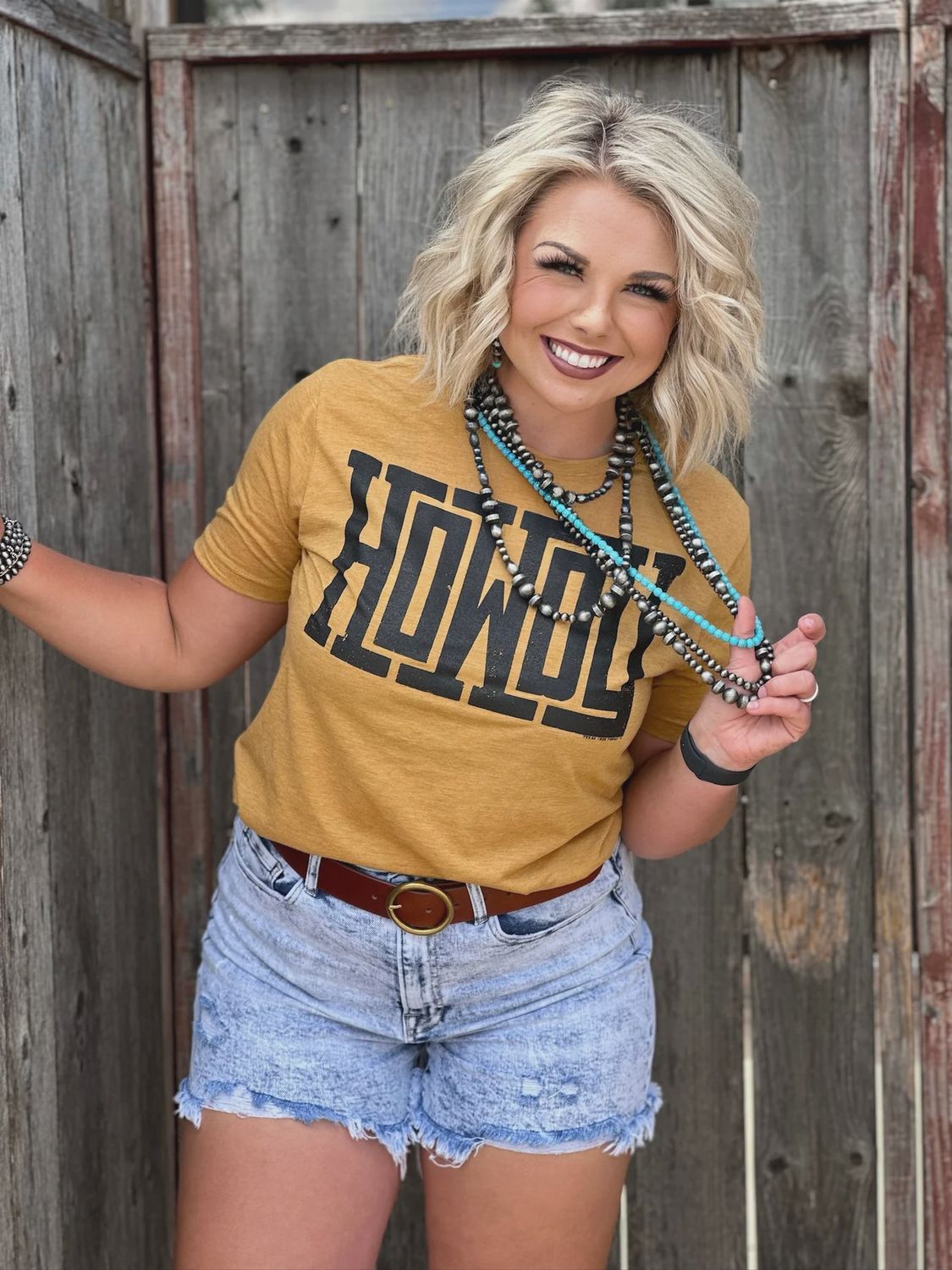 6200 WOMEN'S TEXAS TRUE SHORT-SLEEVE ANTIQUE GOLD "HOWDY" TEE