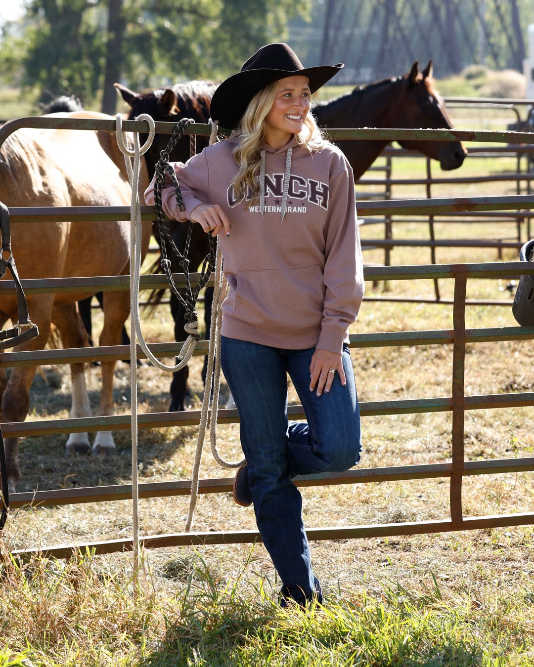 MAK7924001 WOMEN'S CINCH LILAC LOGO HOODIE