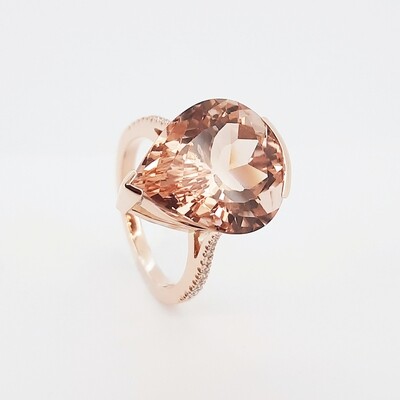 Rose Gold Morganite & Brilliant Cut Diamond Ring