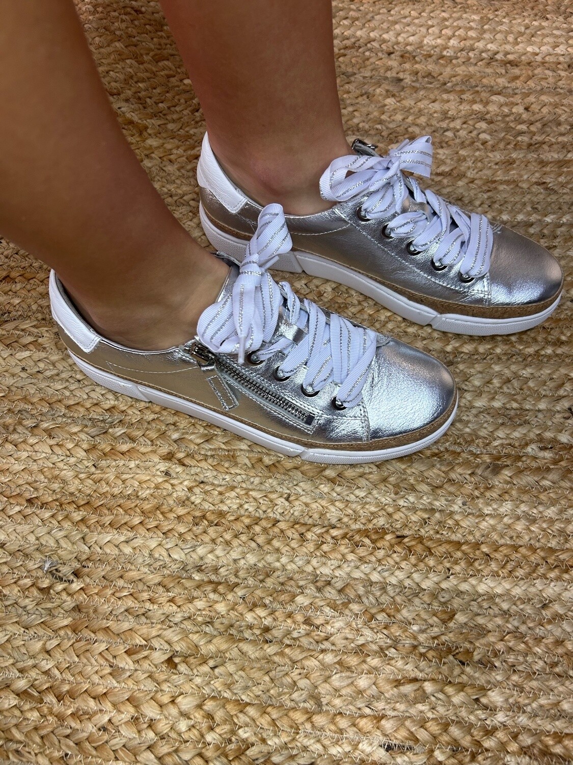 TORAYNE LEATHER SNEAKER - SILVER &amp; WHITE - DJANGO &amp; JULIETTE