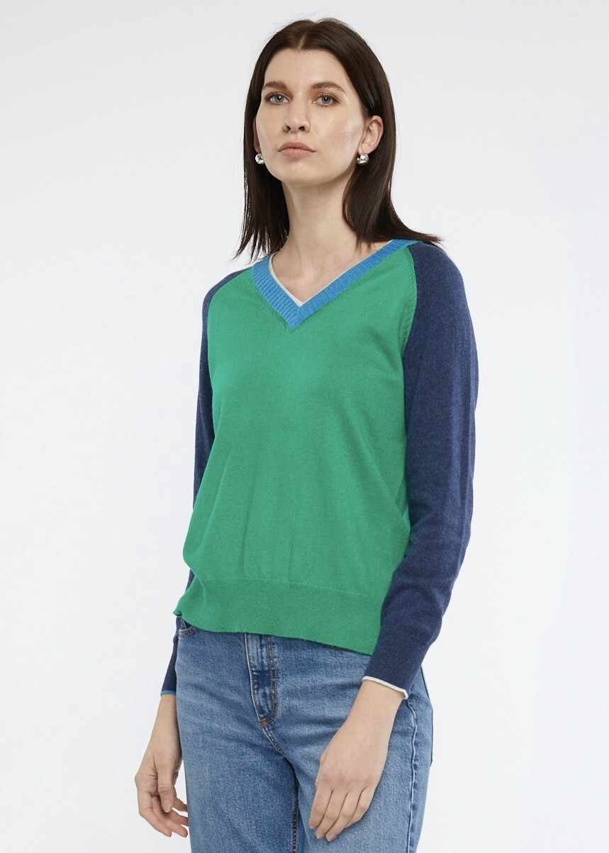 FASHIONED V NECK - EMERALD