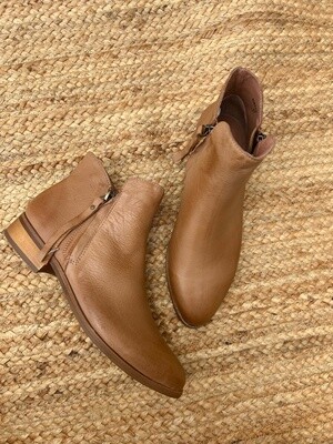ICECAP LEATHER BOOTS - TAN