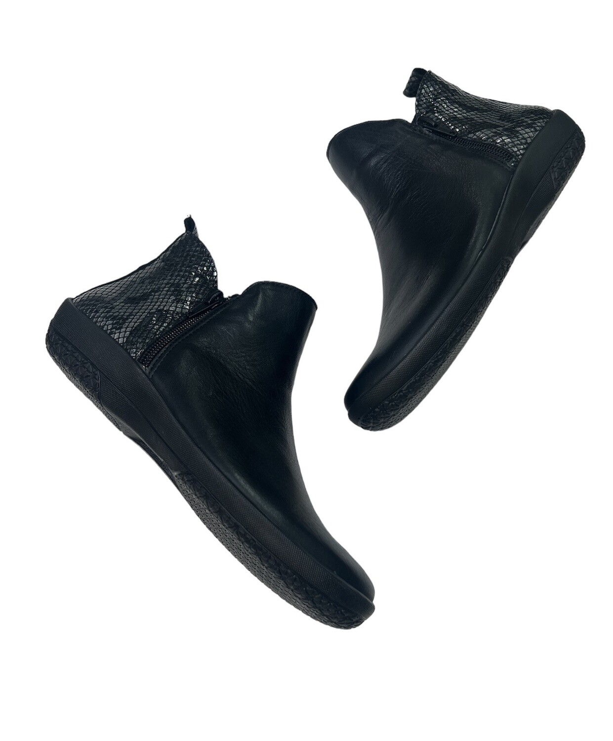 PILLOW LEATHER BOOT - BLACK