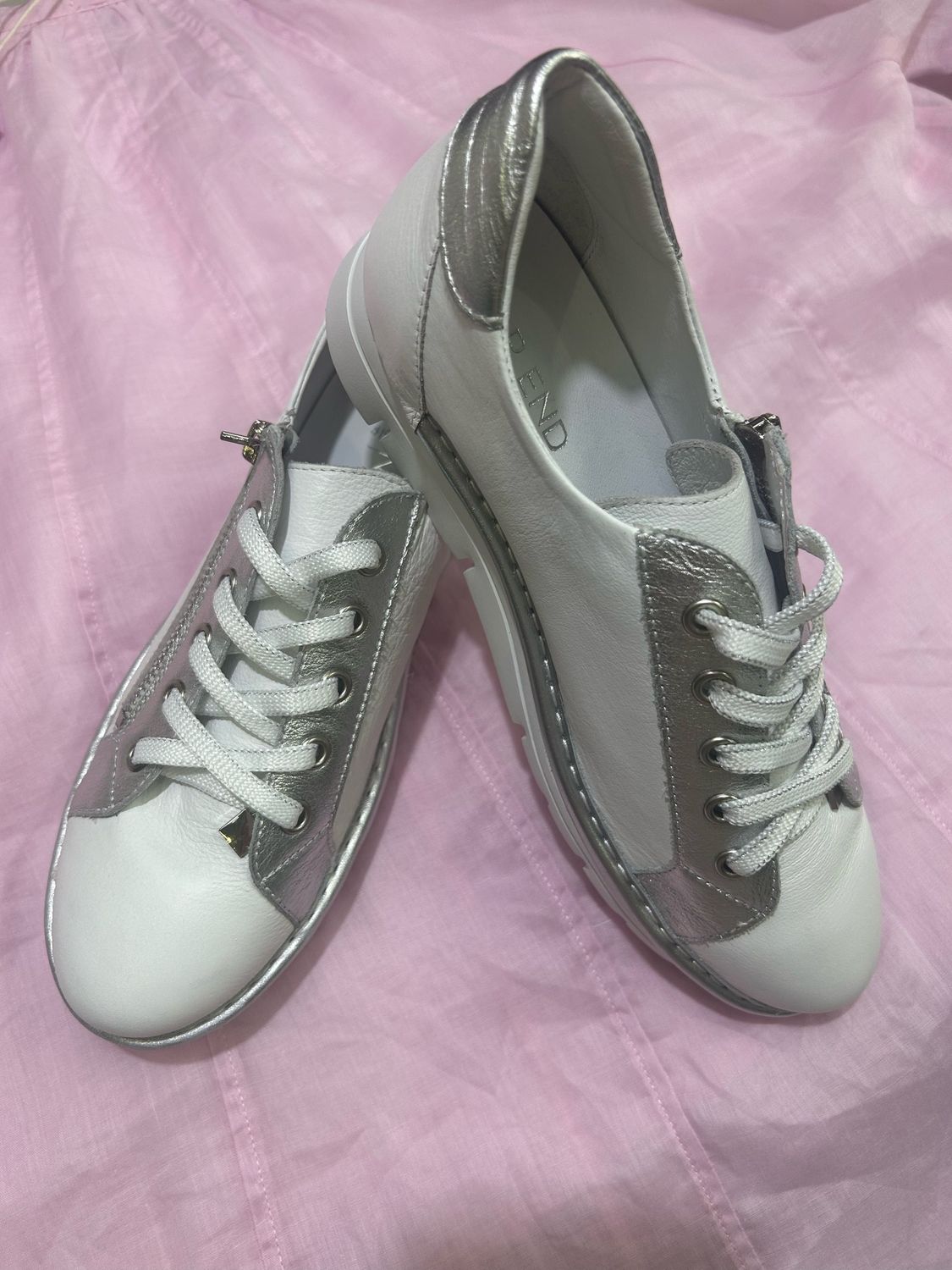 ELOS LEATHER SNEAKERS - WHITE &amp; SILVER