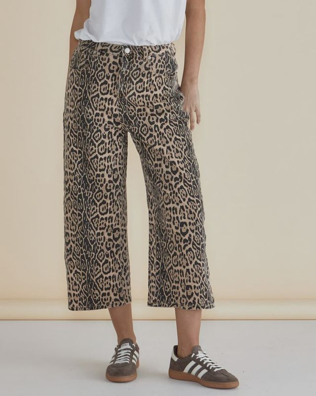 BELLA RELAXED CROP JEANS - LEOPARD