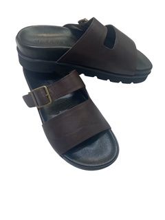 VACATE LEATHER SLIDES