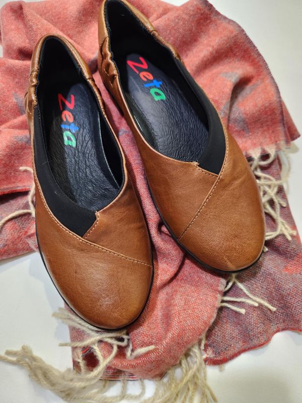 PLEAT LEATHER FLAT - COGNAC
