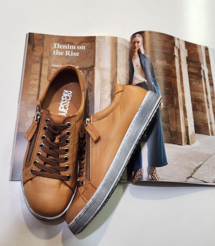 TOKEN LEATHER SNEAKERS - COGNAC