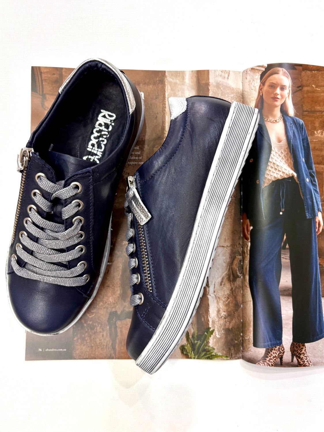 TOKEN LEATHER SNEAKER - NVY SILVER