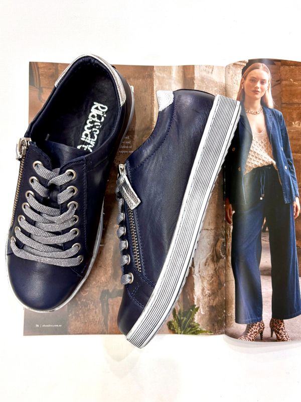 TOKEN LEATHER SNEAKER - NVY SILVER