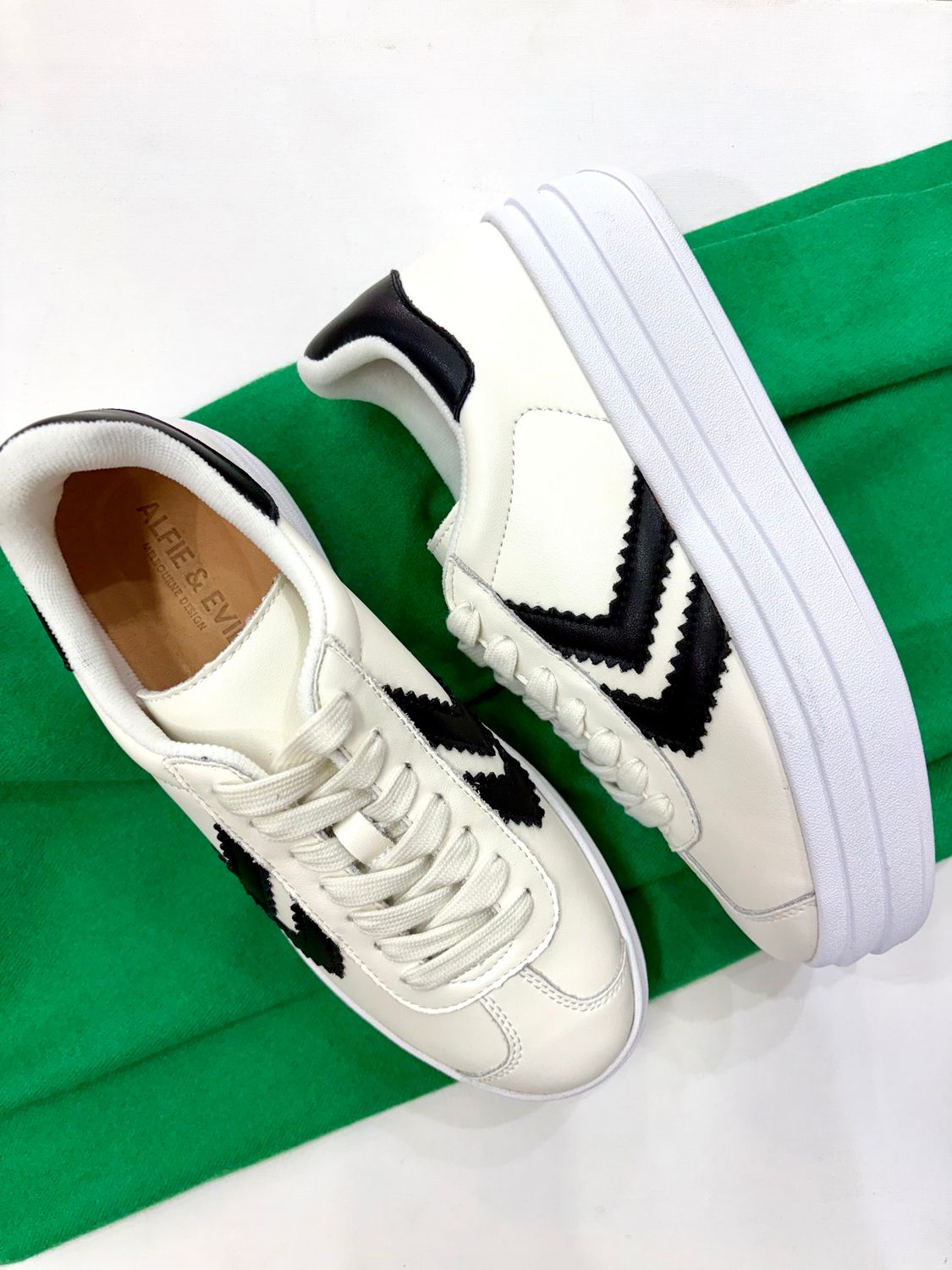 IGNITE LEATHER SNEAKERS - WHT/BLK