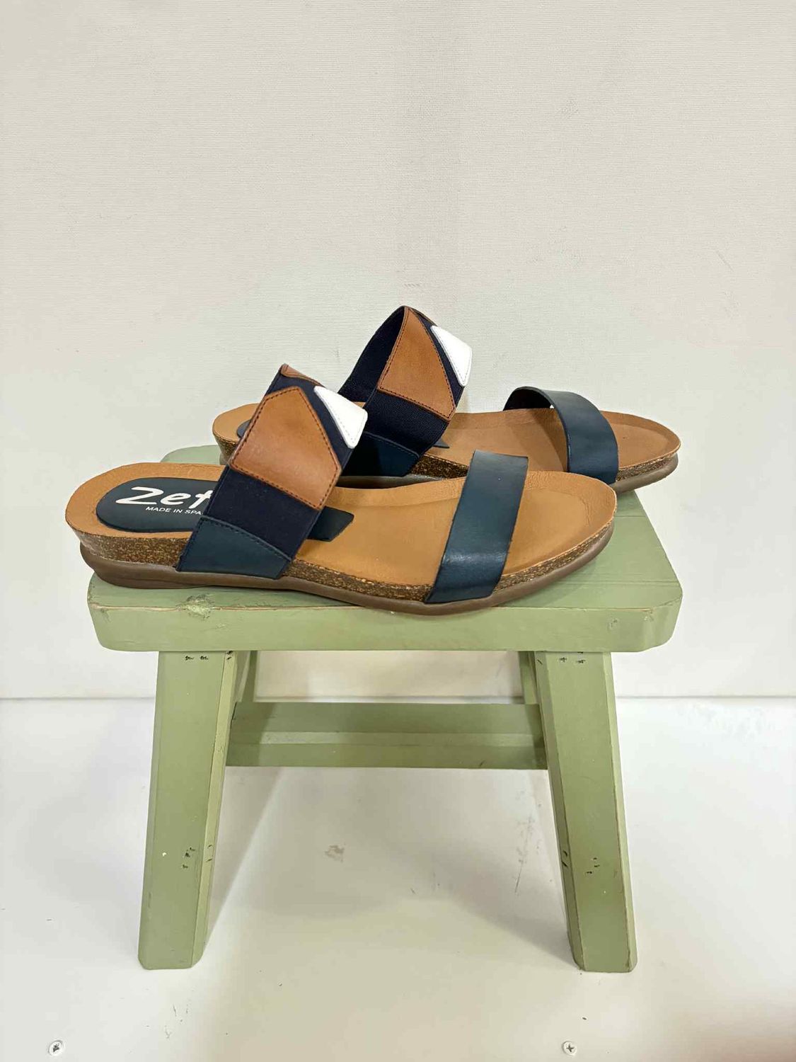 RESORT LEATHER SLIDES - NAVY &amp; WHITE