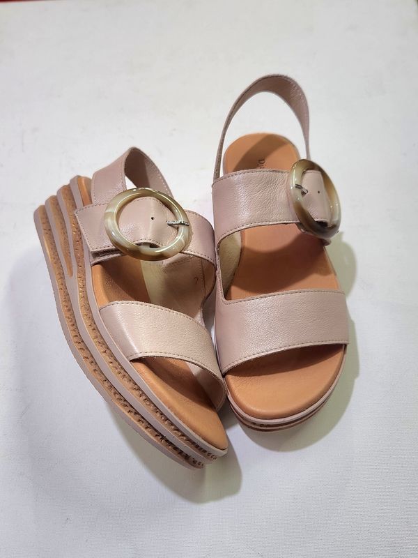 CRICKET LEATHER SANDALS - NUDE