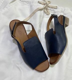 BREE LEATHER SANDAL - NAVY