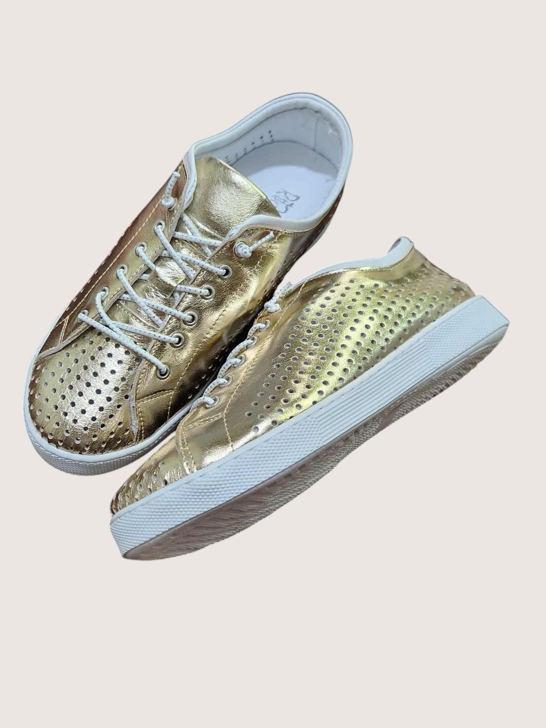 TATURA SNEAKERS - GOLD &amp; WHITE