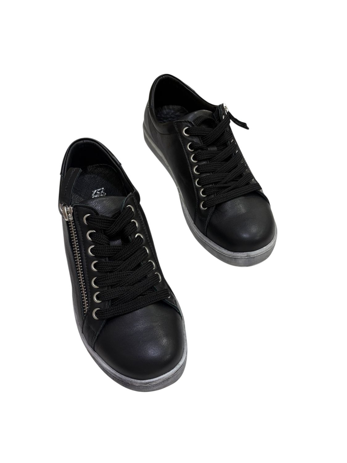 TOKEN LEATHER SNEAKER - BLACK