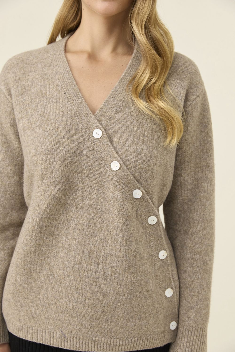 MIRU BUTTON CARDIGAN - STONE