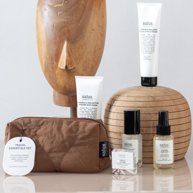 TRAVEL ESSENTIALS SET