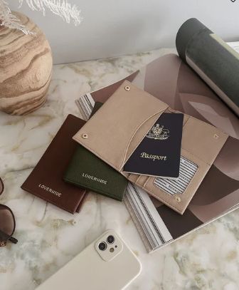 VENICE PASSPORT HOLDER - MALT