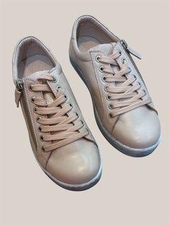 TOKEN LEATHER SNEAKER - POWDER