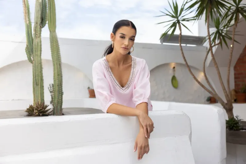 LINEN V-NECK BEADED TOP PINK