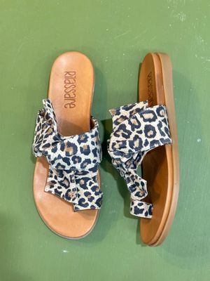 RILASSARE BRIE WOMEN'S LEATHER THONG SLIDE SANDAL - LEOPARD