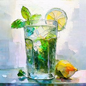 Ein Mojito mit Minzeblättern und Zitrone am Glas, vor weis abgestuftem Hintergrund und einer Zitronen auf dem Tisch 