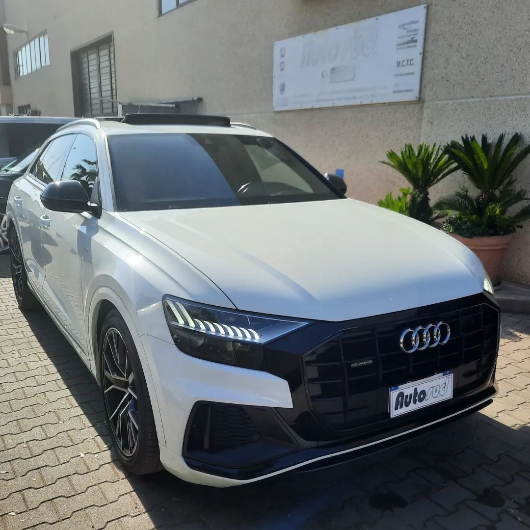 ​AUDI Q8 Sline