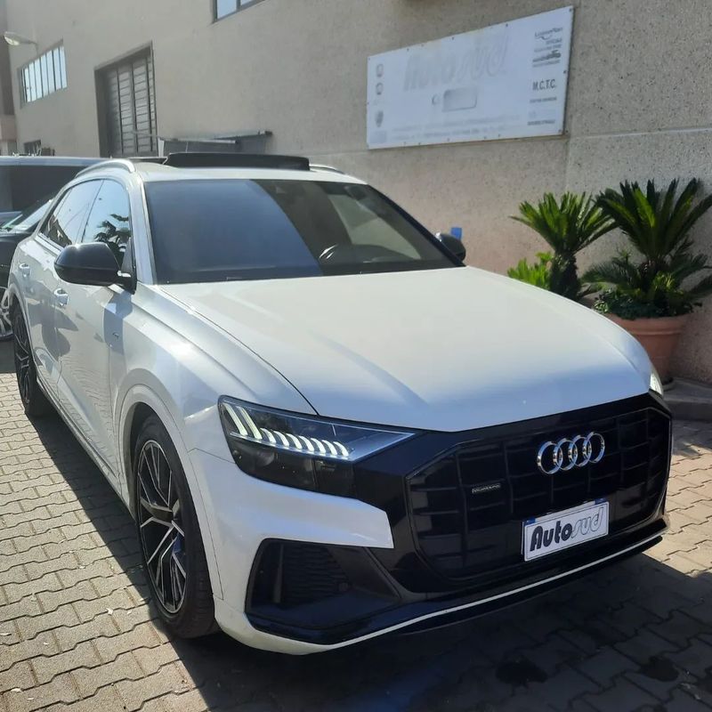 ​AUDI Q8 Sline