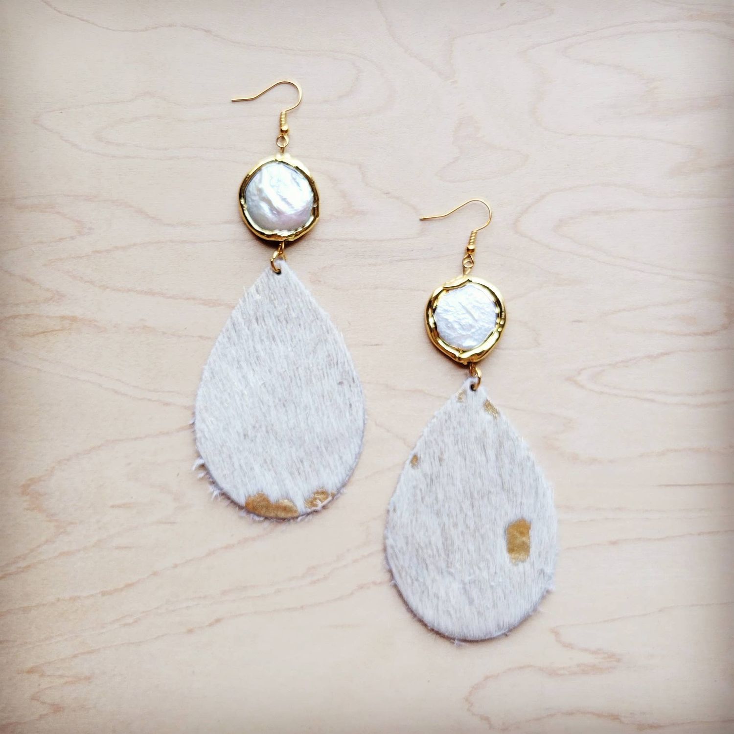 **Gold and Cream with Pearl Connector Earring 219w