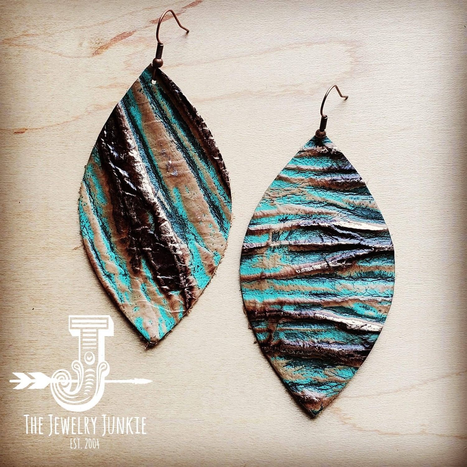 **Leather Oval Earring-Turquoise Chateau 204n: Multi