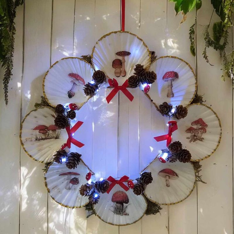 14" Scallop Shell Wreath with Toadstools