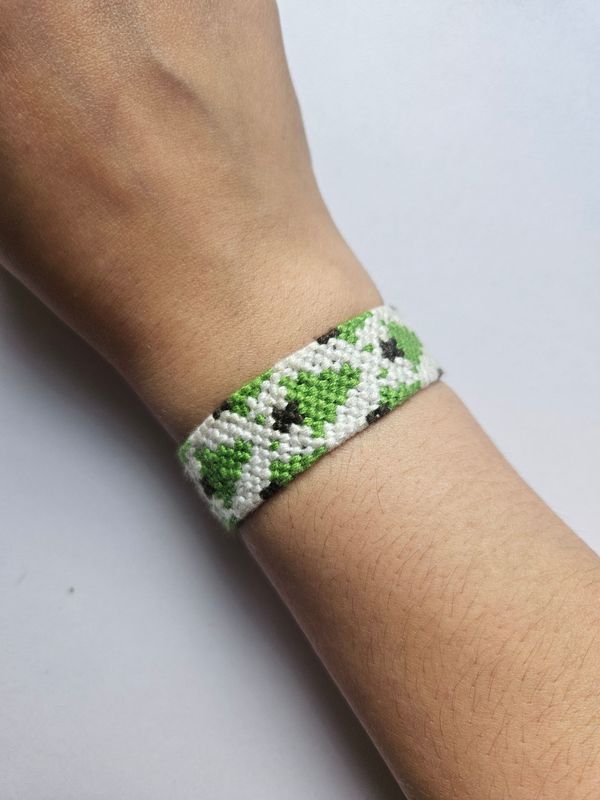 Handmade Christmas tree friendship bracelet