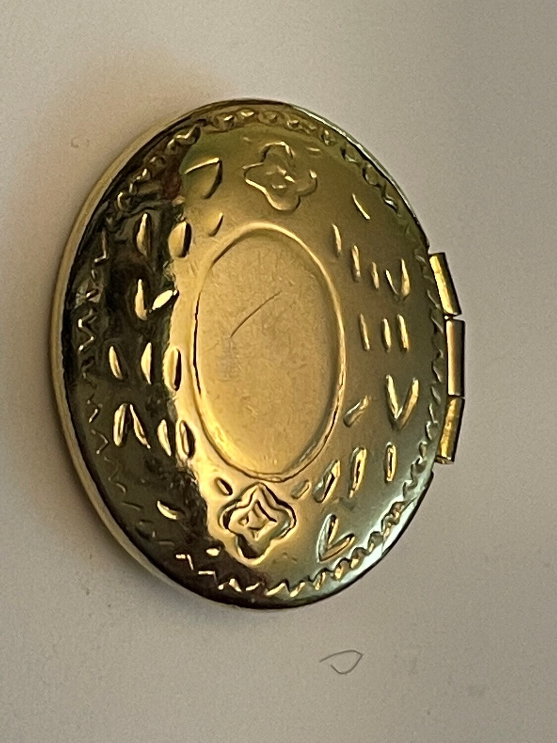 Locket Button