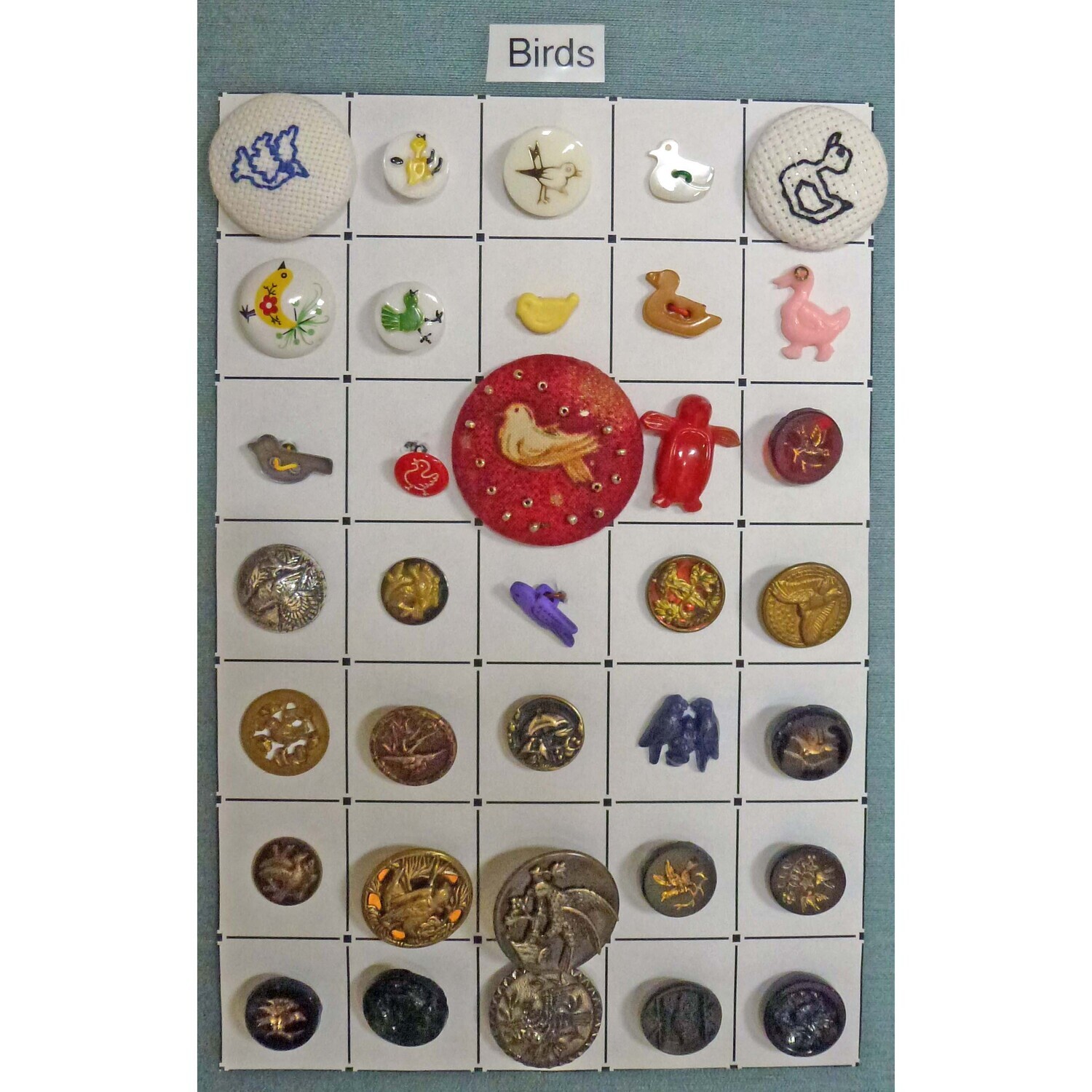 Card of 35 Bird Buttons