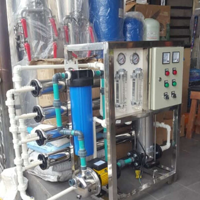 4 Automatic reverse osmosis system 
With 2 fiber cylinders 
And complete installation