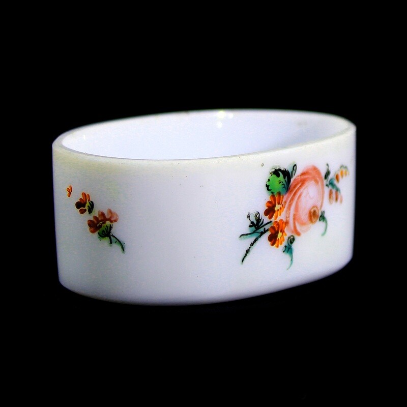 Spice bowl made of milk glass with enamel painting, Bohemia, 2nd half of the 18th century.
​