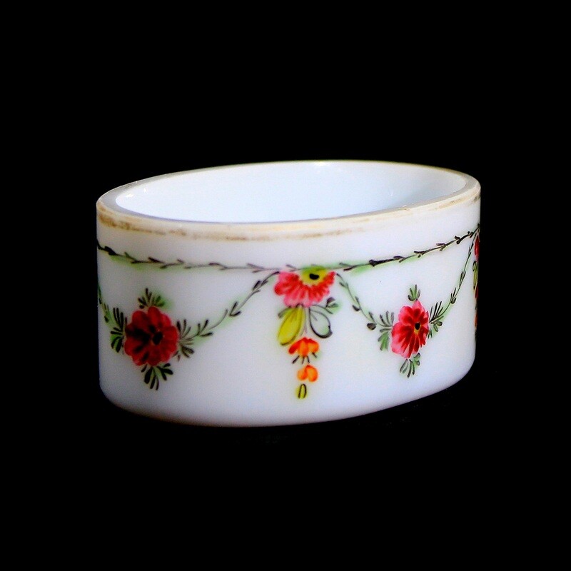 Spice bowl made of milk glass with enamel painting, Bohemia, 2nd half of the 18th century.