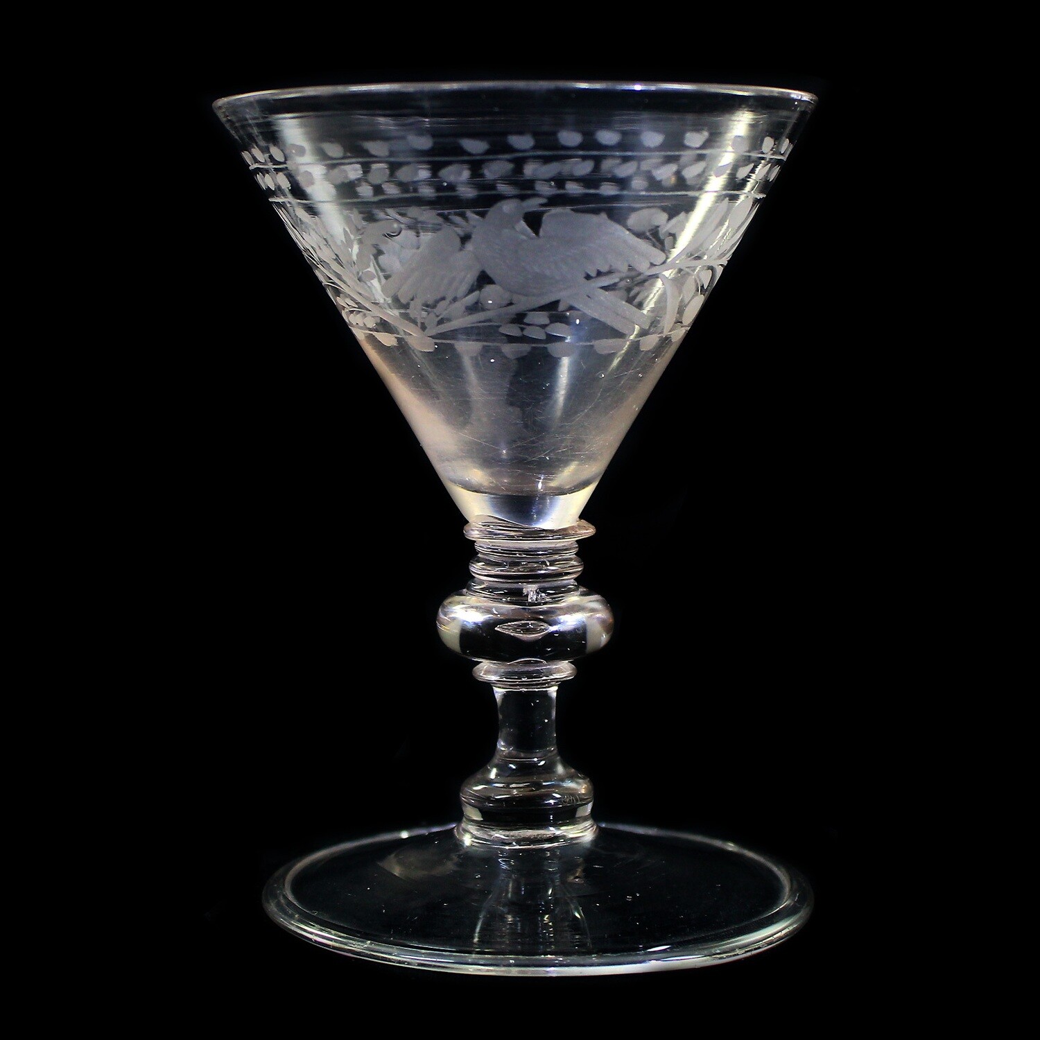 Funnel cup made of colorless glass with engraved decoration, probably Schreiberhau, 17th century.