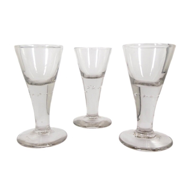 1st of 3 pointed goblets with inset. Air bubbles, Altmündener Hütte, 2nd half of the 18th century.