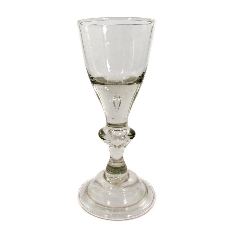 Lauenstein goblet with bell base and pierced air pearl, 2nd half of the 18th century.