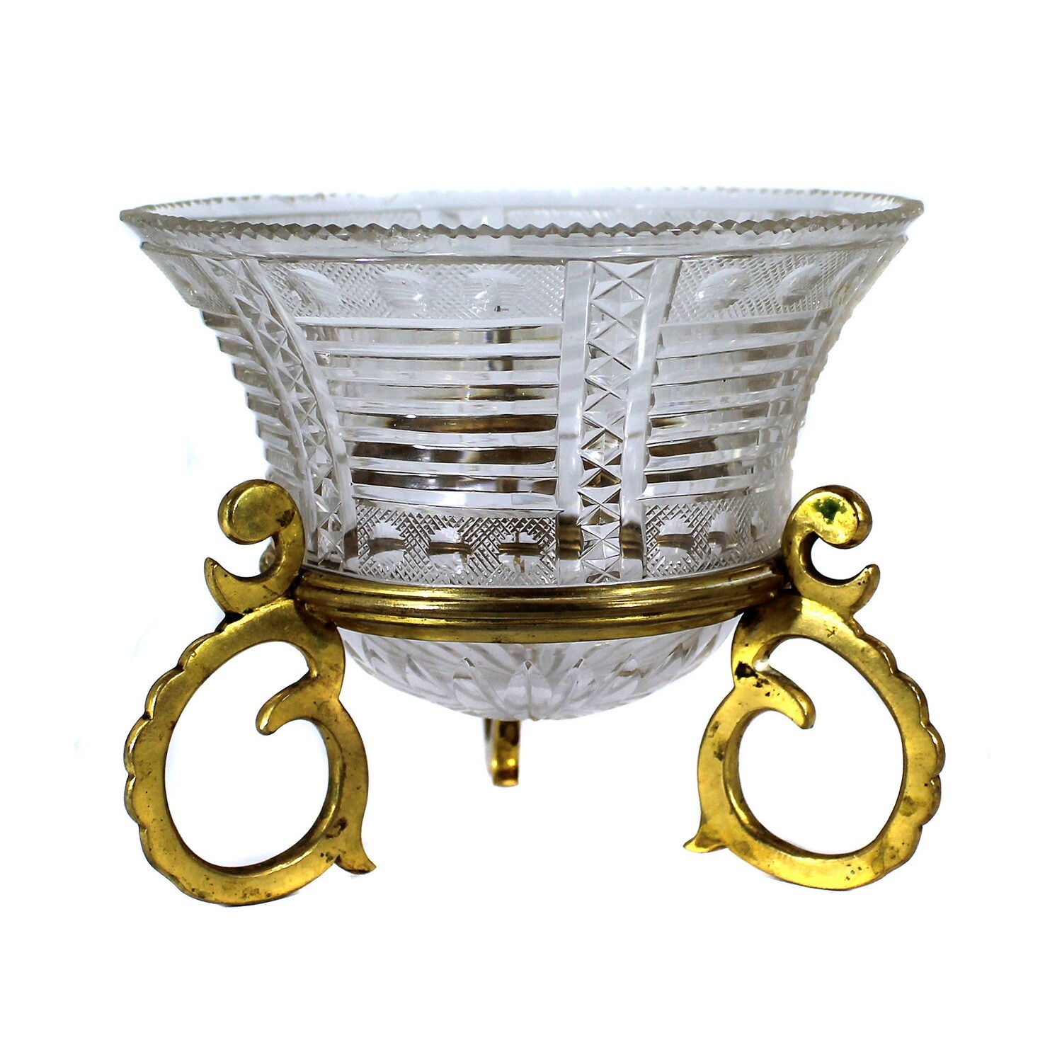Cut glass bowl with gilded bronze fittings around 1790