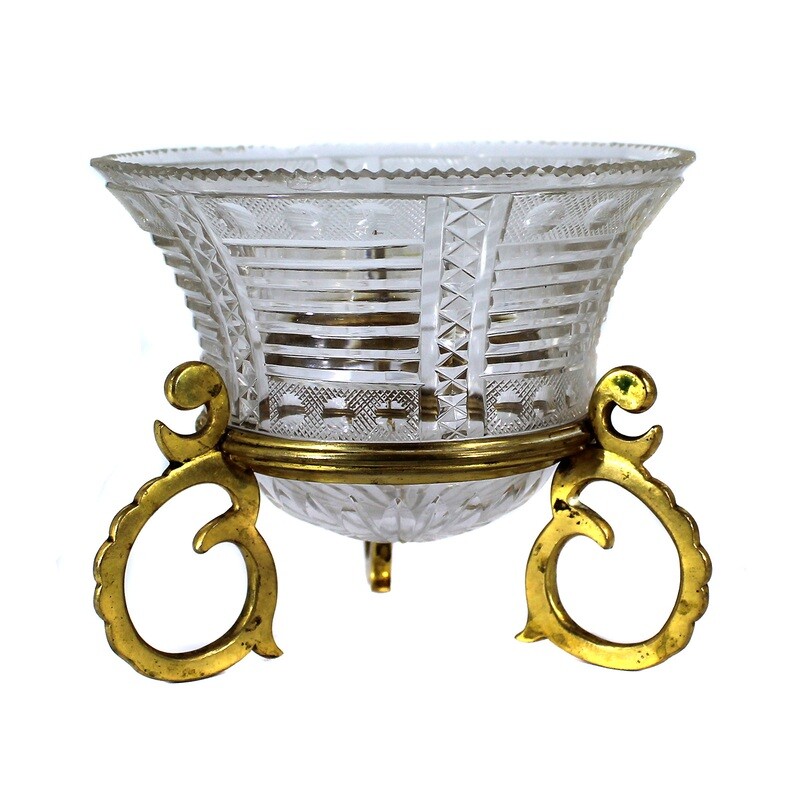 Cut glass bowl with gilded bronze fittings around 1790