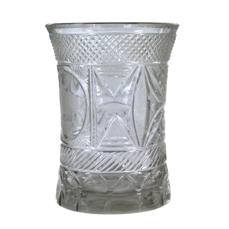 Gr. Cup made of colorless glass with coat of arms and stone decoration, probably Neuwelt around 1830