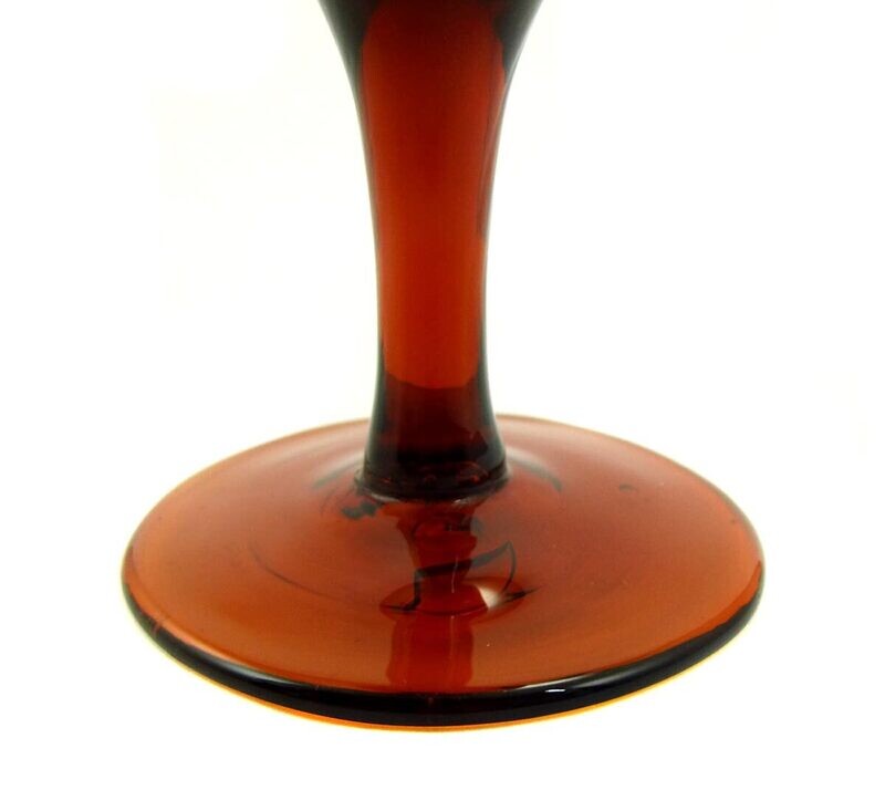 Amber-colored goblet with cut decoration, early 19th century.