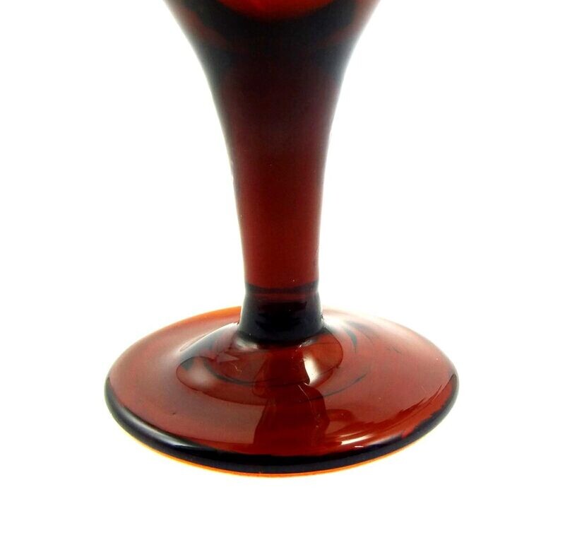 Amber-colored goblet with cut decoration, early 19th century.
​