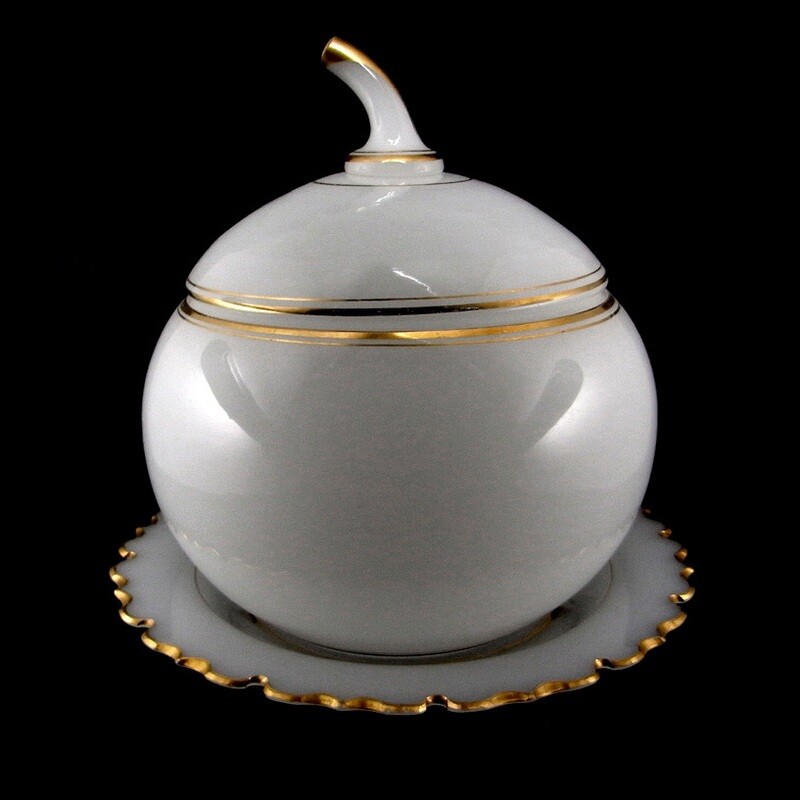 Lidded punch bowl with plate made of white alabaster glass, Josephinenhütte around 1860