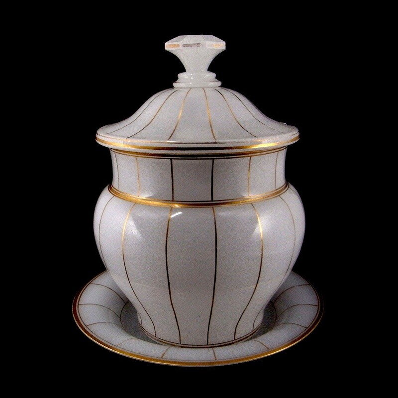 Lidded punch bowl with plate made of white alabaster glass, Josephinenhütte around 1850