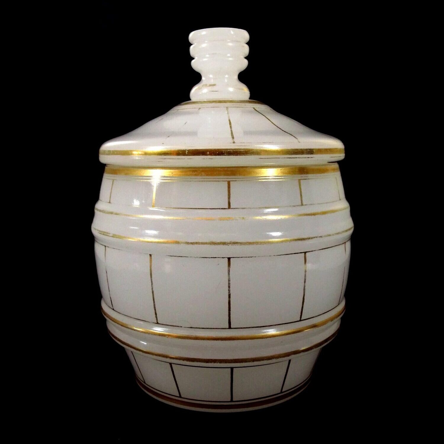 Lidded punch bowl made of white alabaster glass, Josephinenhütte or Schachtenbach around 1860